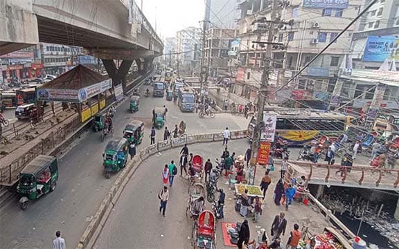 ভাড়া বৃদ্ধি ঘোষণার আগেই বাসযাত্রীদের পকেট কাটা শুরু!