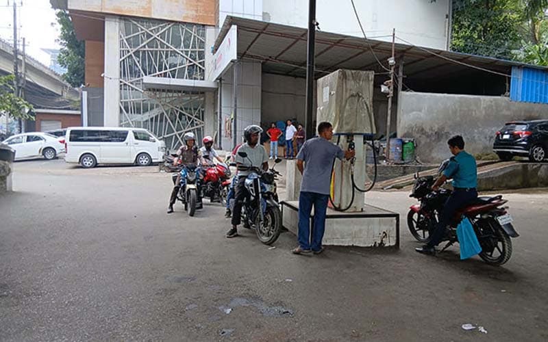 দাম বাড়তেই উধাও জ্বালানি তেলের সংকট