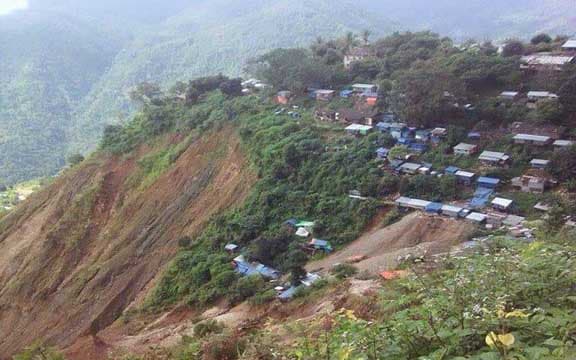 চট্টগ্রামের পাহাড়ে লাখো মানুষের ঝুঁকিপূর্ণ বসতি