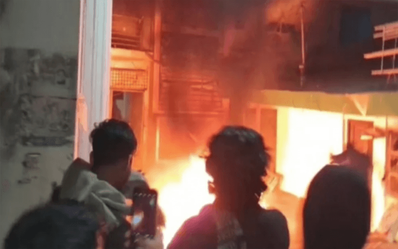 হাদির মৃত্যুর প্রতিবাদে চট্টগ্রামে নওফেলের বাড়িতে অগ্নিসংযোগ