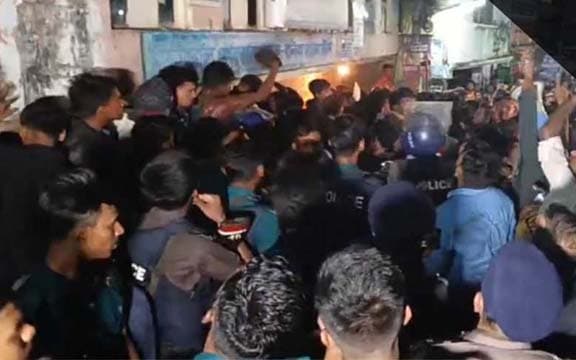 চট্টগ্রামে চার বছরের শিশুকে ধর্ষণ, এলাকাজুড়ে ক্ষোভ